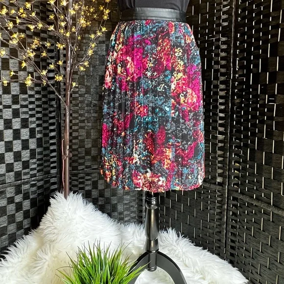 Good Condition- Wassio Colorful Floral Faux Pleated Skirt- Size 6 - Picture 4 of 5